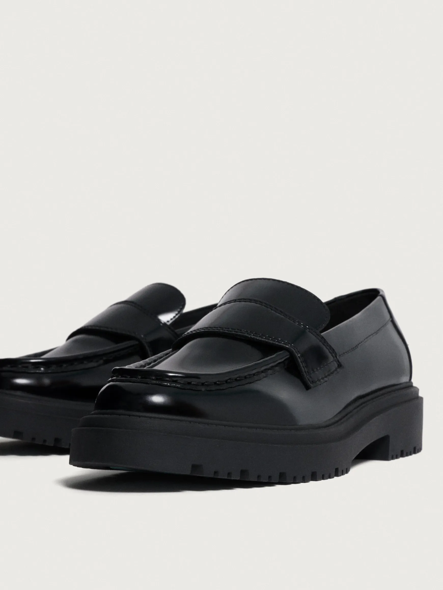 SCHOOL BLACK LOAFER